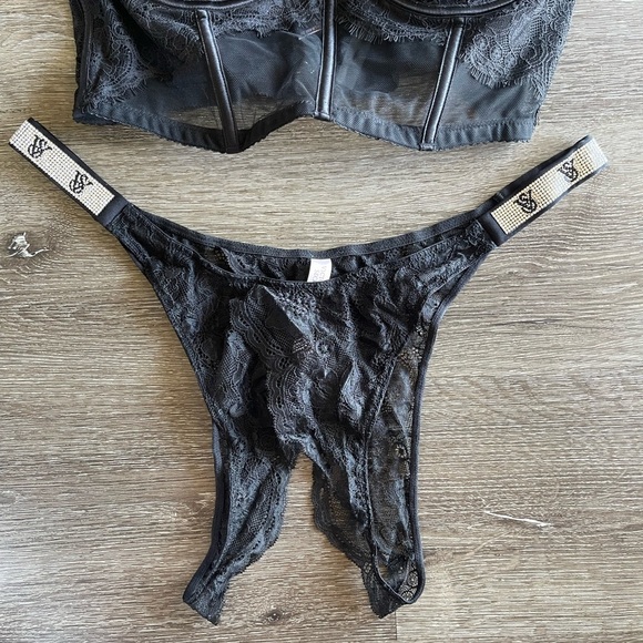 Victoria's Secret Black Lace Bra and Panty Set - Picture 2 of 6